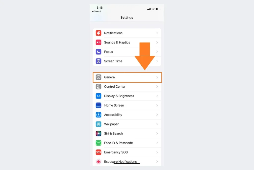 Màn hình Cài đặt trên iPhone với mục General được đánh dấu, phía dưới có Face ID & Passcode